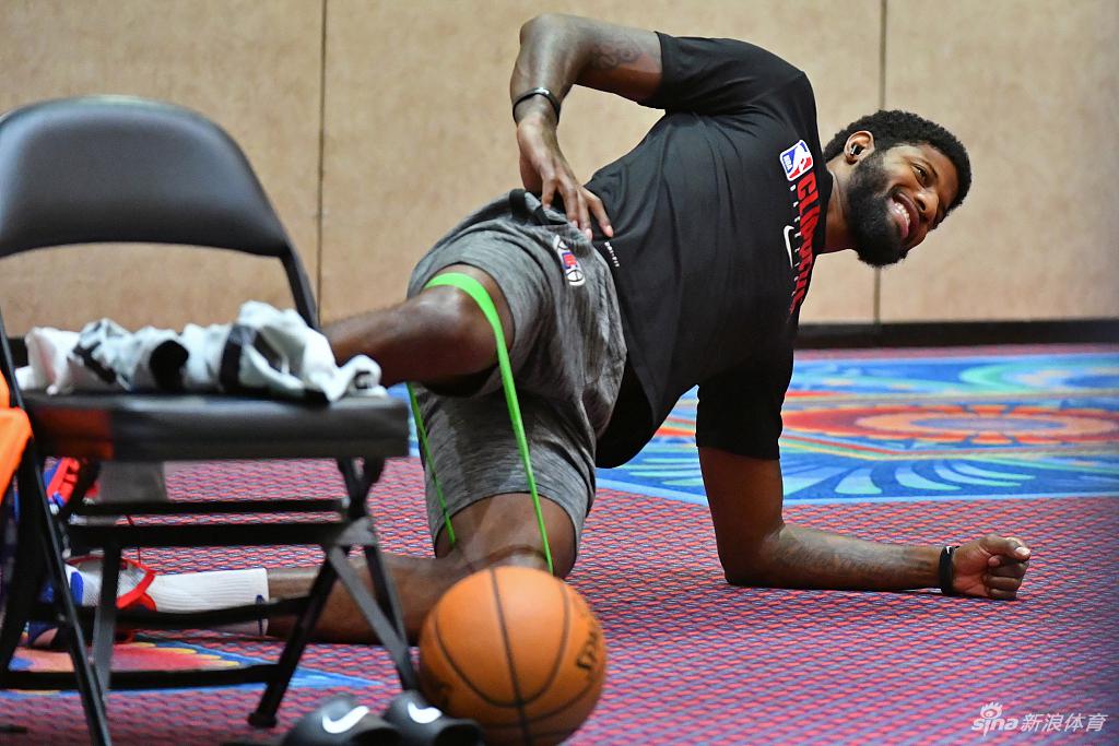 包含NBA球员训练备战，展现出色状态的词条