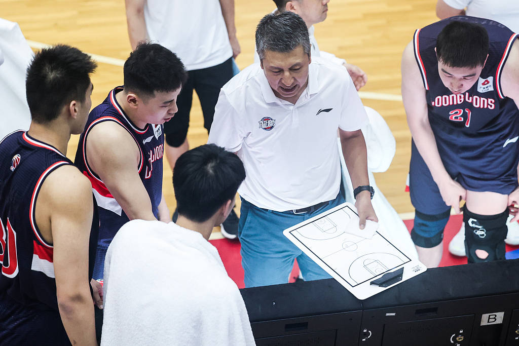 包含广东宏远客场告负翻盘失败，主帅郭士强赛后怒斥队员们放弃防守责任的词条