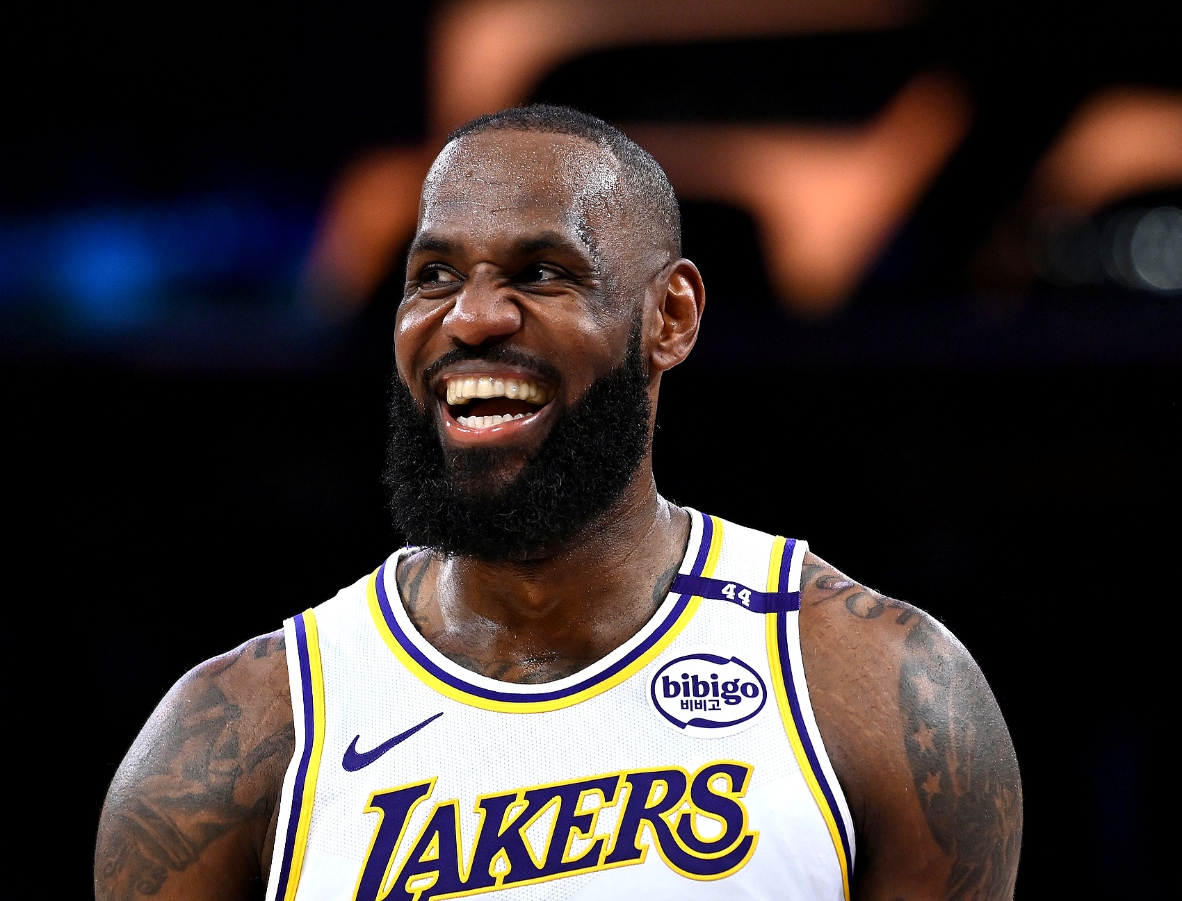 勒布朗詹姆斯领衔球队，取得不败战绩