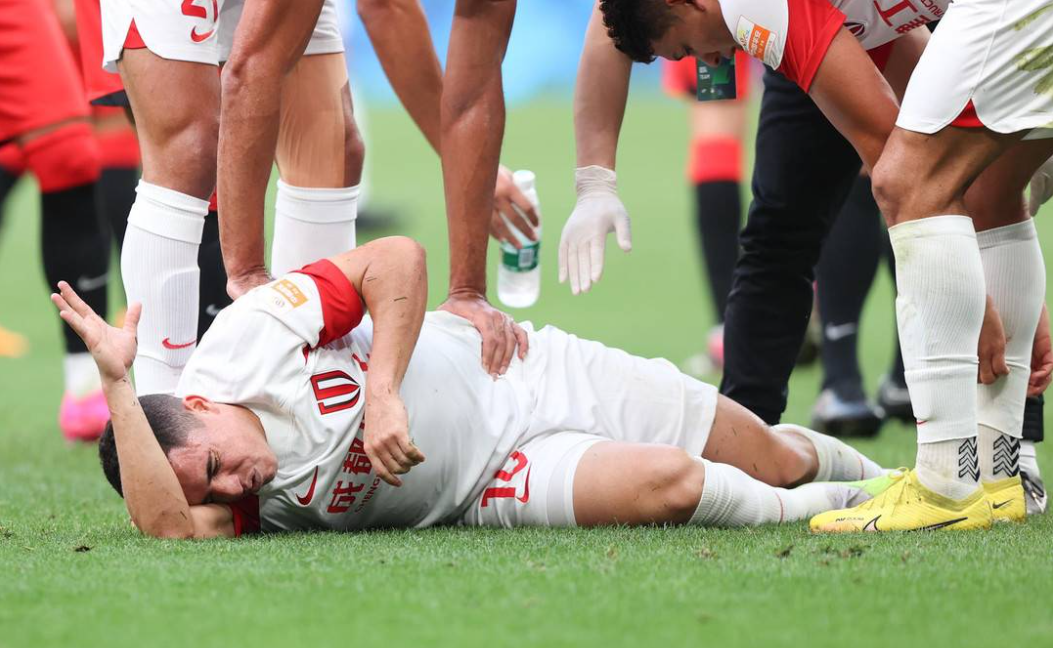 足球明星意外受伤,或将无缘下一场比赛的简单介绍 足球明星意外受伤,或将无缘下一场比赛的简单介绍