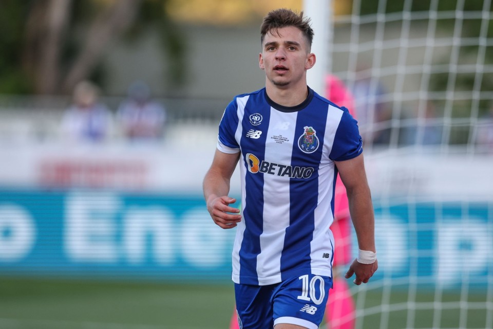 关于拜仁慕尼黑对手波尔图引援动向，转会费不菲的信息