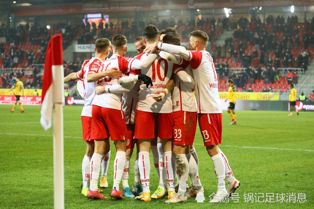 包含印度球队拔得头筹，取得宝贵胜利的词条