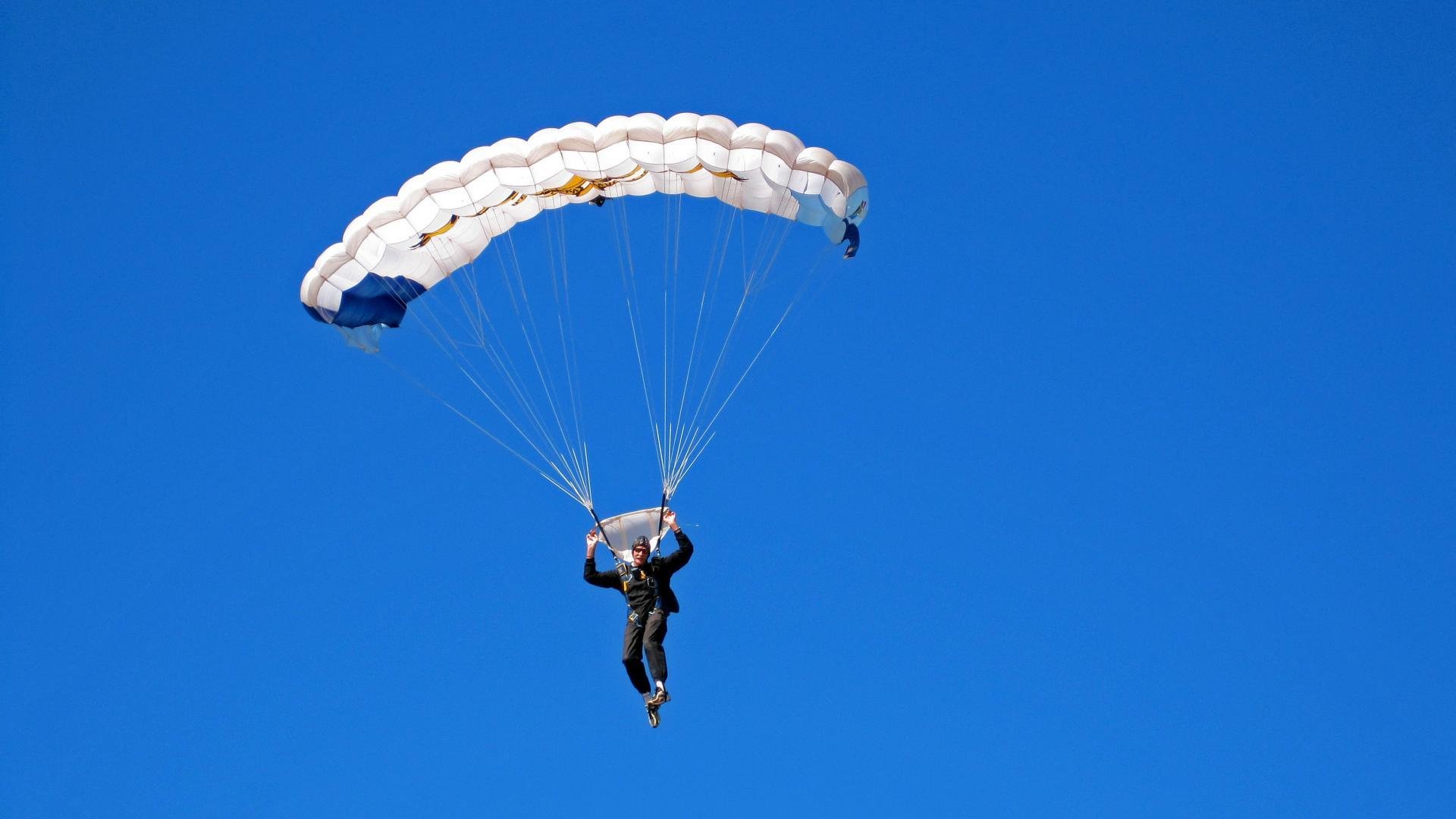 从秘鲁到英超，绝杀传奇与满分赞誉，足球世界的奇妙联结